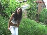 029009 Robyn Pees In The Hotel Grounds 7