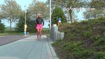047032 Yassie Pees Near A Busy Main Road 5