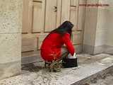 016092 Eve Takes A Pee Before Entering The Palace Of Versailles 6