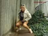 025011 Genevieve  Has To Take An Urgent Pee When She Arrives At La Defense 7