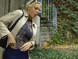 025011 Genevieve  Has To Take An Urgent Pee When She Arrives At La Defense 8