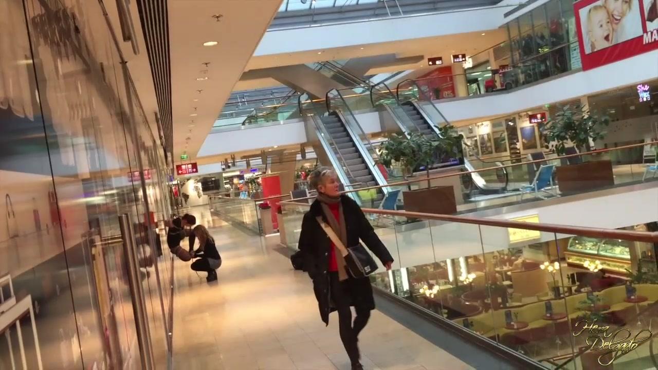 Clipspoolcom  Bondage In Public Einkaufscenter