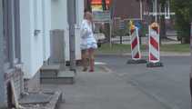 047004 Yassie Takes A Long Pee By A Very Busy Main Road 5