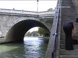016077 Eve Takes Her First Pee In Paris 6