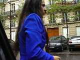 016084 The Heavy Traffic Causes Eve To Pee In A Very Busy Paris Street 4
