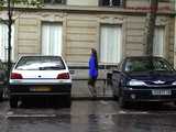 016084 The Heavy Traffic Causes Eve To Pee In A Very Busy Paris Street 6
