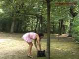 016122 Eve Pees Beside A Tree 4
